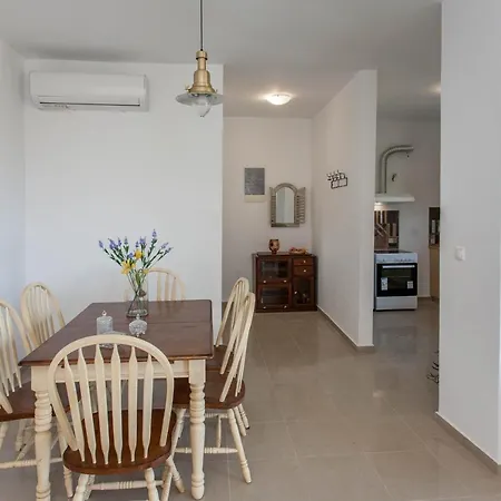 Hillside Seaview Apartment