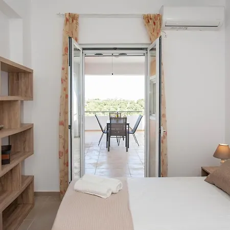 Hillside Seaview ستالوس